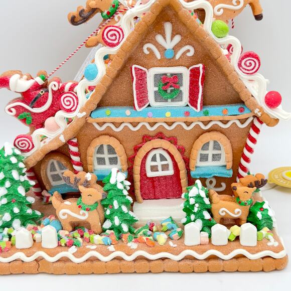 Santa’s Arrival LED Gingerbread House Santa & Reindeer Roof Sugarplum Dreams NEW - Picture 2 of 9